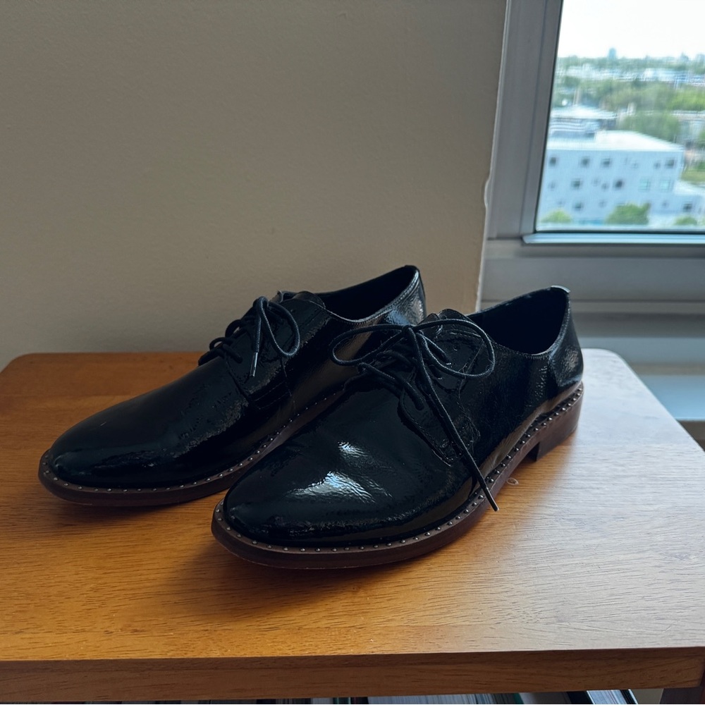 Vince Camuto Black Flats with Sleek Silhouette